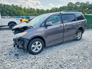 TOYOTA SIENNA LE