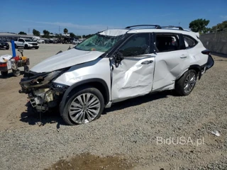 TOYOTA HIGHLANDER PLATINUM
