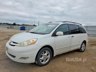 TOYOTA SIENNA XLE 7 PASSENGER