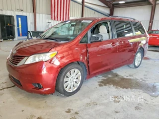 TOYOTA SIENNA LE