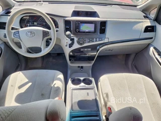 TOYOTA SIENNA LE
