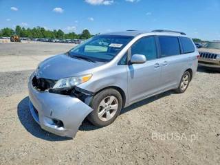 TOYOTA SIENNA LE