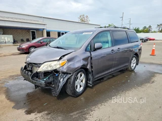TOYOTA SIENNA LE
