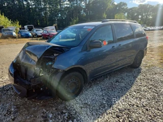 TOYOTA SIENNA LE 7-PASSENGER
