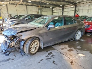 TOYOTA CAMRY XLE