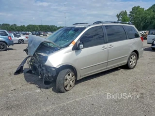 TOYOTA SIENNA LE 7-PASSENGER