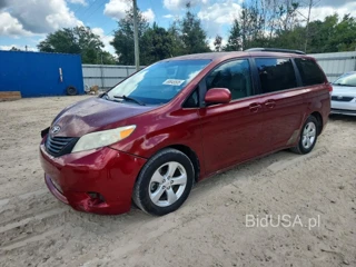 TOYOTA SIENNA LE
