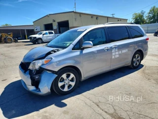 TOYOTA SIENNA LE