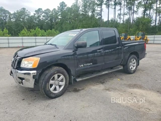NISSAN TITAN SV