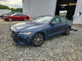 VOLVO S60 B5 MOMENTUM