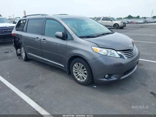 TOYOTA TOYOTA SIENNA XLE PREMIUM 8 PASSENGER