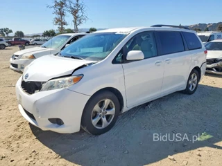 TOYOTA SIENNA LE