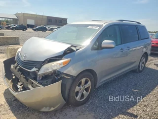 TOYOTA SIENNA LE