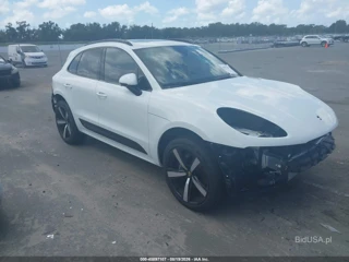 PORSCHE PORSCHE MACAN T
