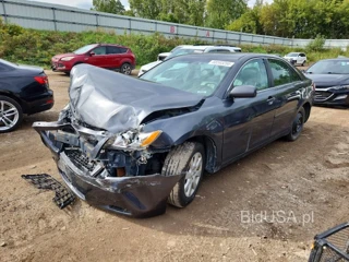 TOYOTA CAMRY XLE V6