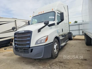 FREIGHTLINER CASCADIA 126