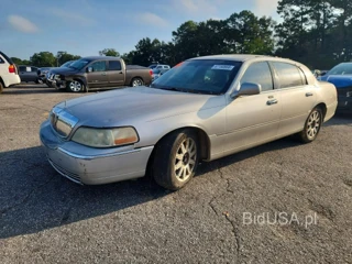 LINCOLN TOWN CAR SIGNATURE LIMITED