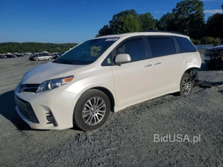 TOYOTA SIENNA XLE PREMIUM 8-PASSENGER