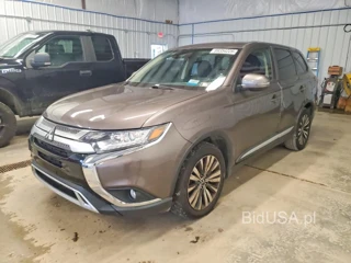 MITSUBISHI OUTLANDER SE