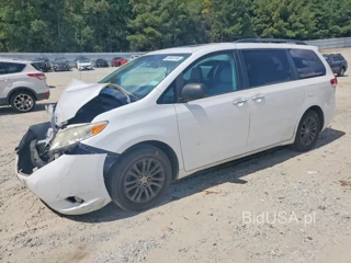 TOYOTA SIENNA XLE 8-PASSENGER