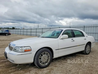 LINCOLN TOWN CAR SIGNATURE LIMITED