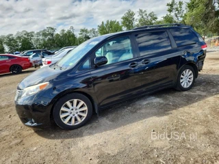 TOYOTA SIENNA XLE 7-PASSENGER