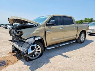 TOYOTA TUNDRA CREWMAX SR5