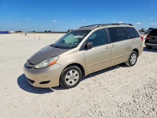 TOYOTA SIENNA LE 7-PASSENGER
