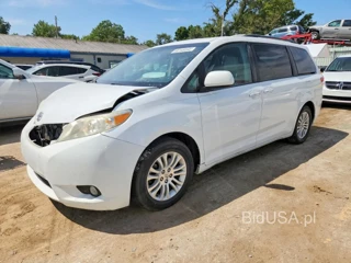 TOYOTA SIENNA XLE 8-PASSENGER