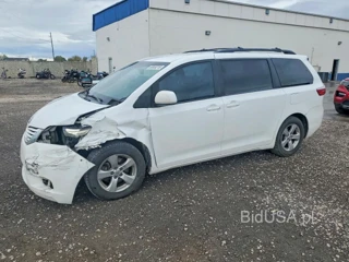 TOYOTA SIENNA LE