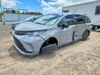 TOYOTA SIENNA XSE