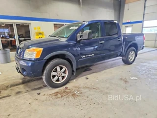 NISSAN TITAN SV