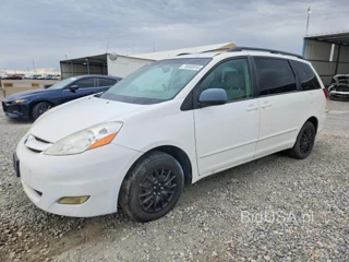 TOYOTA SIENNA LE 7 PASSENGER