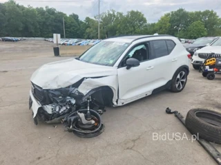 VOLVO XC40 PLUS