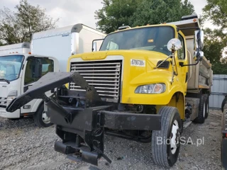 FREIGHTLINER M2