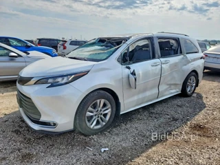 TOYOTA SIENNA XLE
