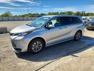 TOYOTA SIENNA LE