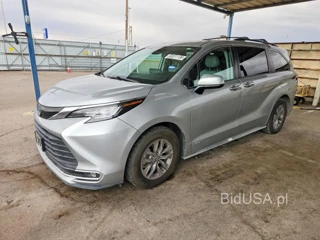 TOYOTA SIENNA XLE