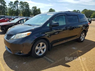 TOYOTA SIENNA LE