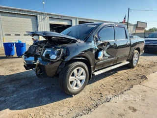 NISSAN TITAN SE