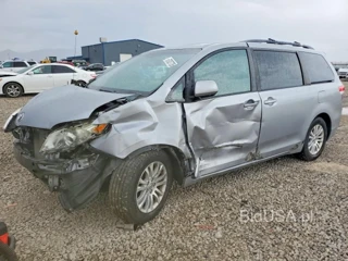 TOYOTA SIENNA XLE 8-PASSENGER
