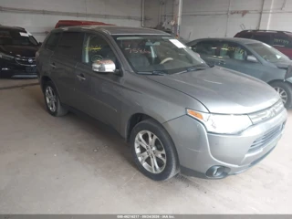 MITSUBISHI MITSUBISHI OUTLANDER SE