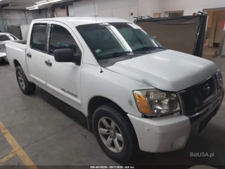 NISSAN NISSAN TITAN SE