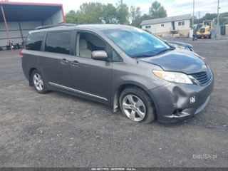 TOYOTA TOYOTA SIENNA LE