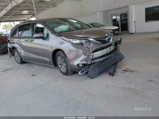 TOYOTA TOYOTA SIENNA XLE