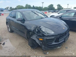 PORSCHE PORSCHE MACAN T