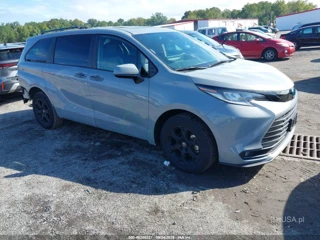 TOYOTA TOYOTA SIENNA WOODLAND EDITION