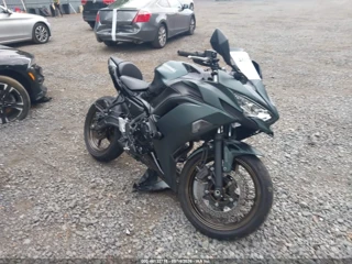 KAWASAKI KAWASAKI EX650 P