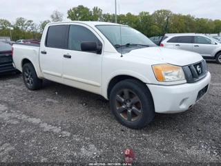 NISSAN NISSAN TITAN SV