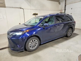 TOYOTA SIENNA LE